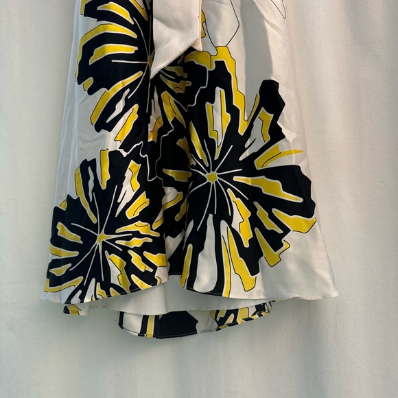 Strapy silky dress - Picture 2 of 6